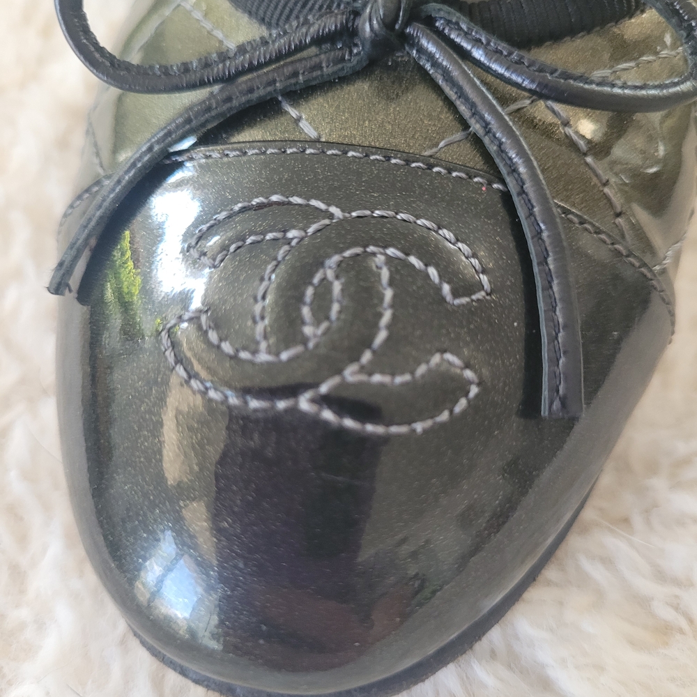 Chanel Black and Gold Women's Ballet Flats - Picture 6 of 9